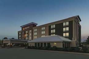 Гостиница La Quinta by Wyndham Cleveland Airport West  Норт Олмстед